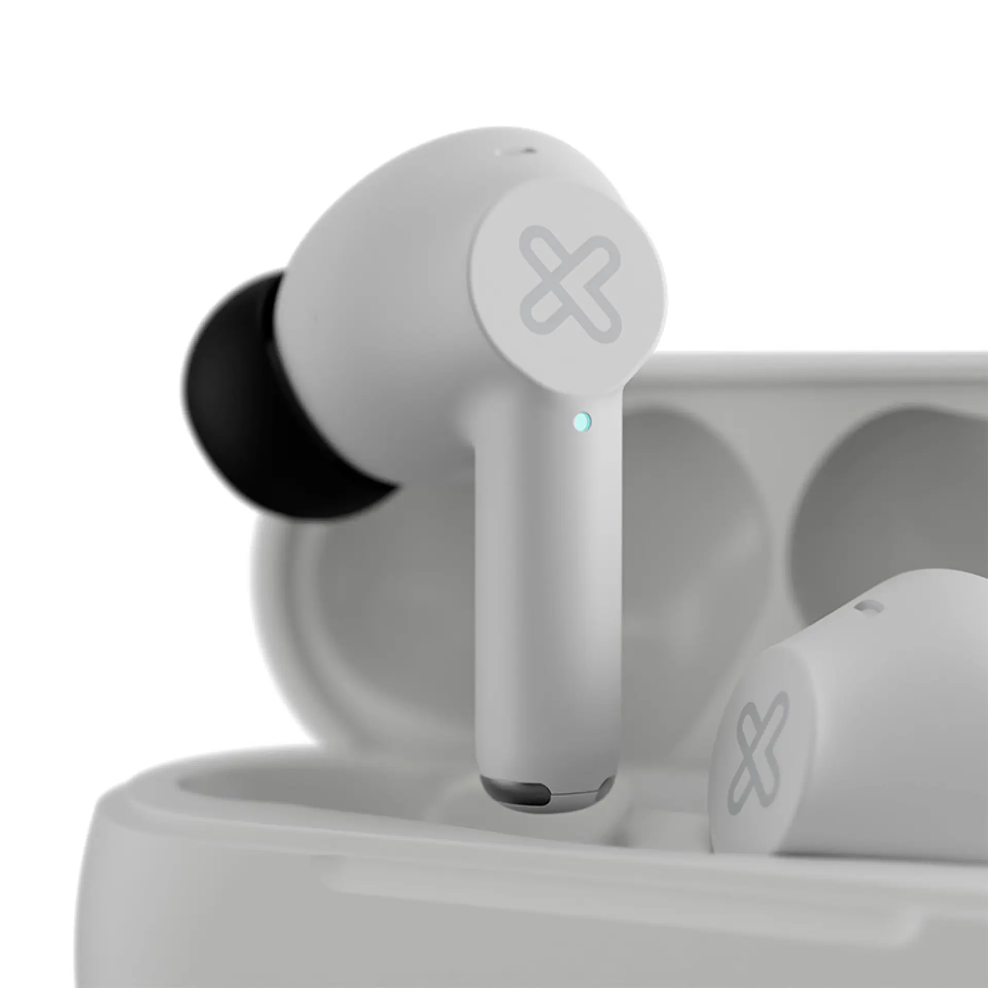 Audífonos TWS Klip Xtreme EdgeBuds KTE-755WH con ANC, ENC y estuche LED - Blanco por mayor 3