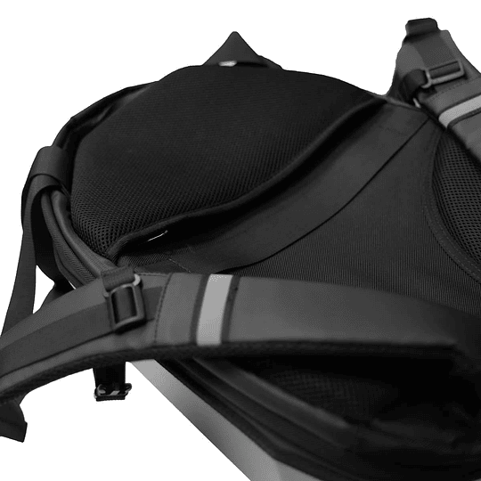 Mochila para moto knigt pantalla led dinámica caparazon rigido