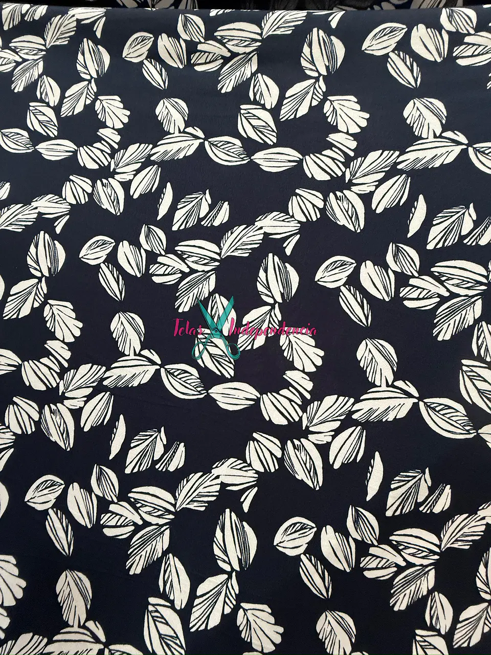 Lycra Fria Flores Blanco y Negro 3
