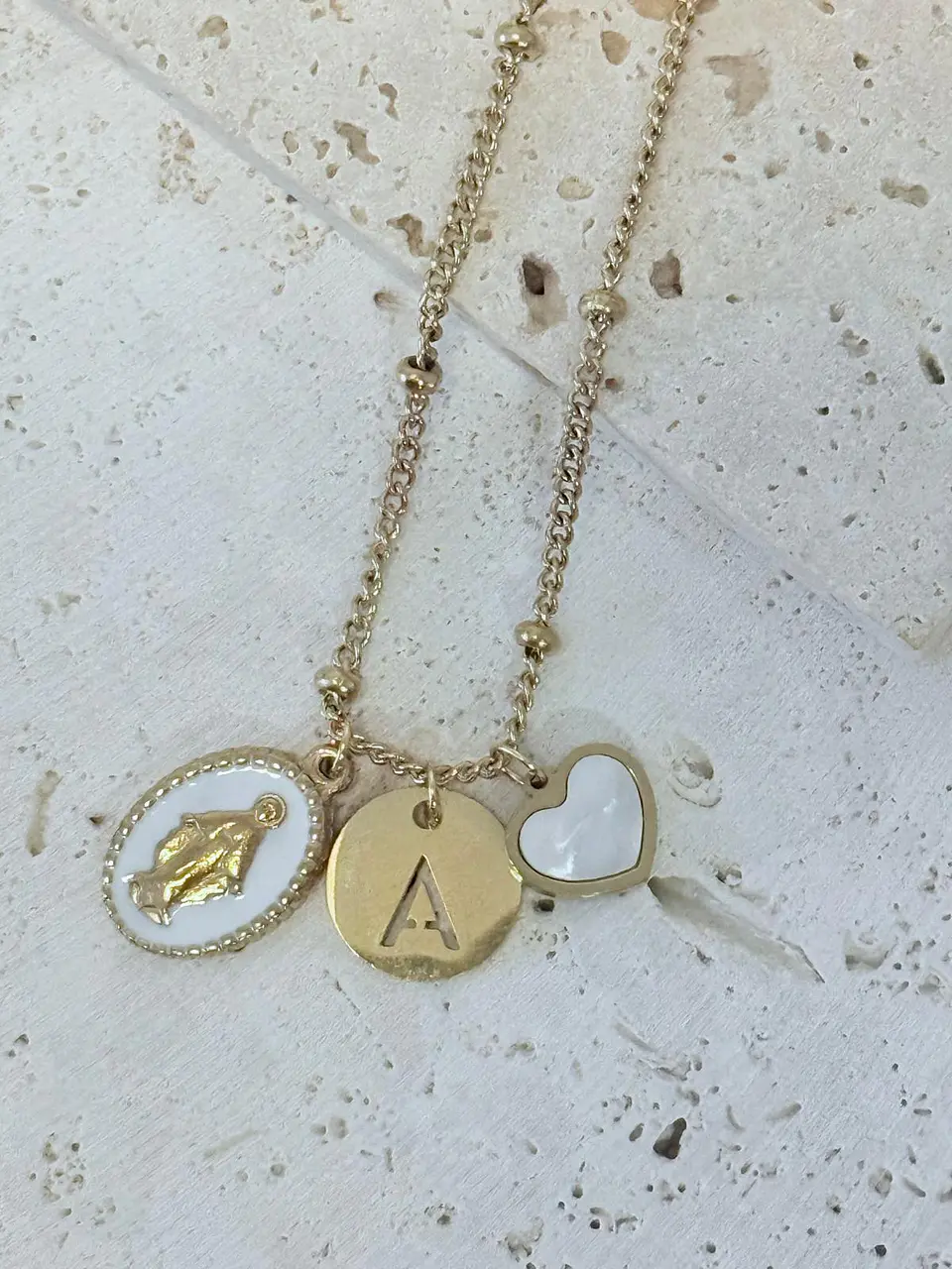 Colar Proteção Nossa Senhora das Graças com Inicial  2