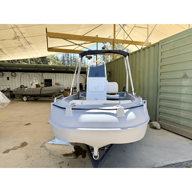  Lancha HDPE Whaly 380, 20 o 30 HP y carro de arrastre