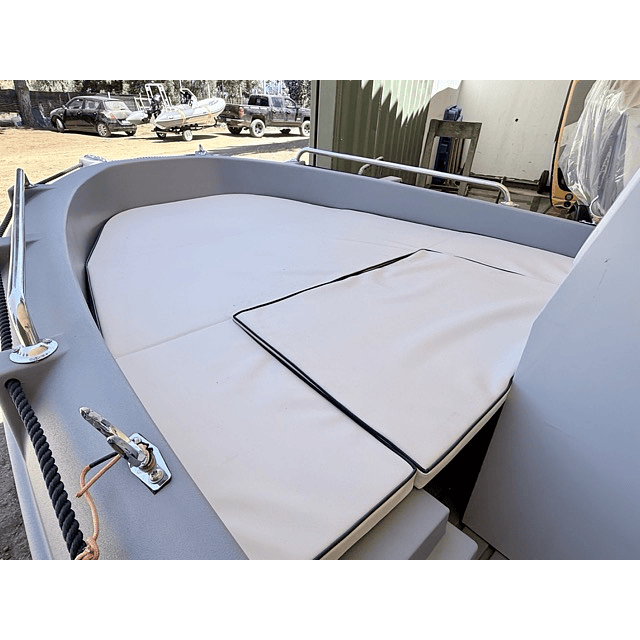  Lancha HDPE Whaly 380, 20 o 30 HP y carro de arrastre