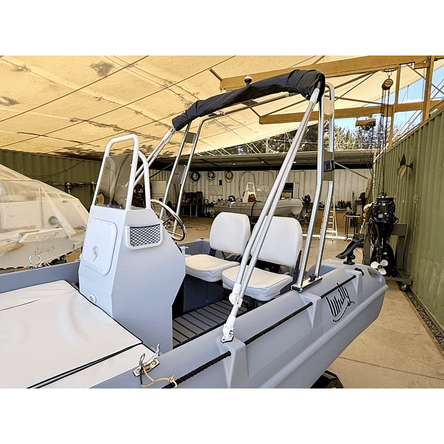  Lancha HDPE Whaly 380, 20 o 30 HP y carro de arrastre