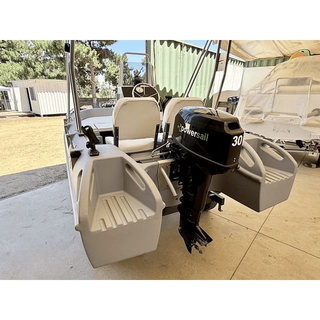  Lancha HDPE Whaly 380, 20 o 30 HP y carro de arrastre