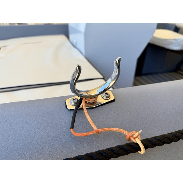  Lancha HDPE Whaly 380, 20 o 30 HP y carro de arrastre