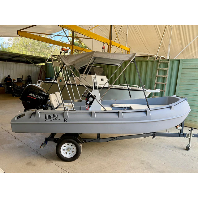  Lancha HDPE Whaly 435R PRO, 40 HP y carro de arrastre.