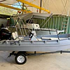  Lancha HDPE Whaly 435R PRO, 40 HP y carro de arrastre.