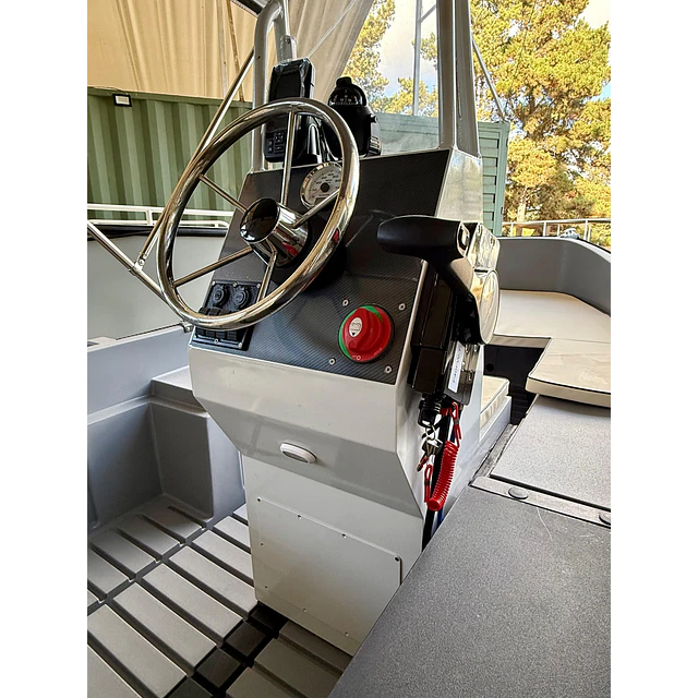  Lancha HDPE Whaly 435R PRO, 40 HP y carro de arrastre.