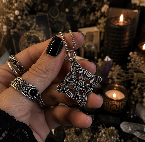 Collar Nudo de Bruja 🖤