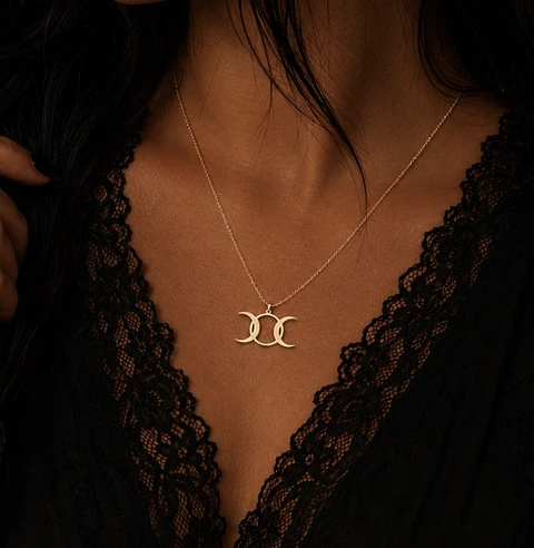 Collar Triple Luna de Acero Inoxidable 🌙
