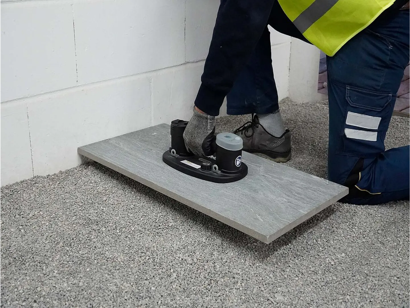 INSTALADOR DE LOSETA POR SUCCION  1