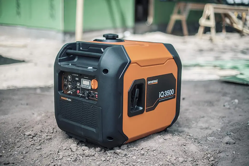 Generac 8251 GP2500i - Generador inversor portátil a gas de 2,500 vatios - Diseño compacto y ligero - Produce energía limpia y estable - Tecnología COsense 9