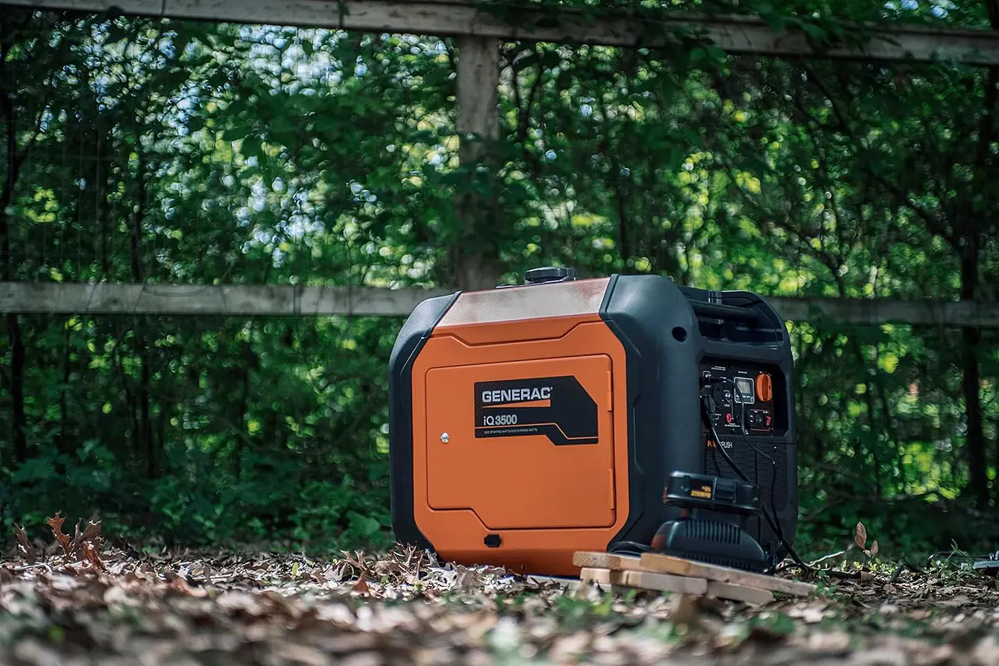 Generac 8251 GP2500i - Generador inversor portátil a gas de 2,500 vatios - Diseño compacto y ligero - Produce energía limpia y estable - Tecnología COsense 14