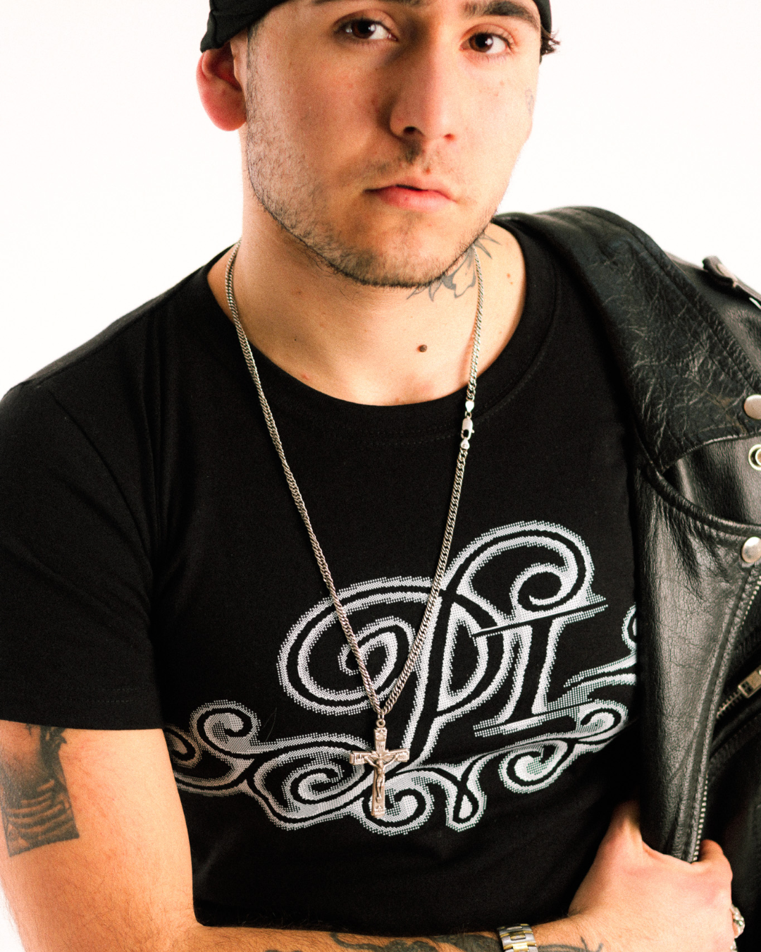 Ornamental Tee Negra 4