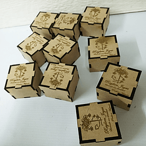 Cajas contenedoras de anillos o aros-Mdf 4 mm- 4,5x4,5 cms pack 20 unidades