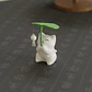 Figura Decorativa Gatito Sosteniendo Una Hoja - Miniatura 2