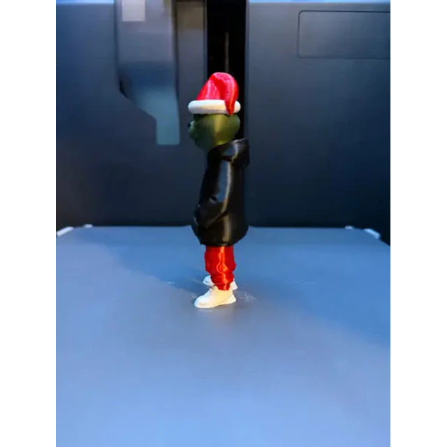 Figura Navideña De Grinch Con Look Urbano