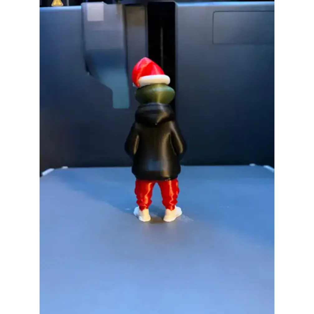 Figura Navideña De Grinch Con Look Urbano 3