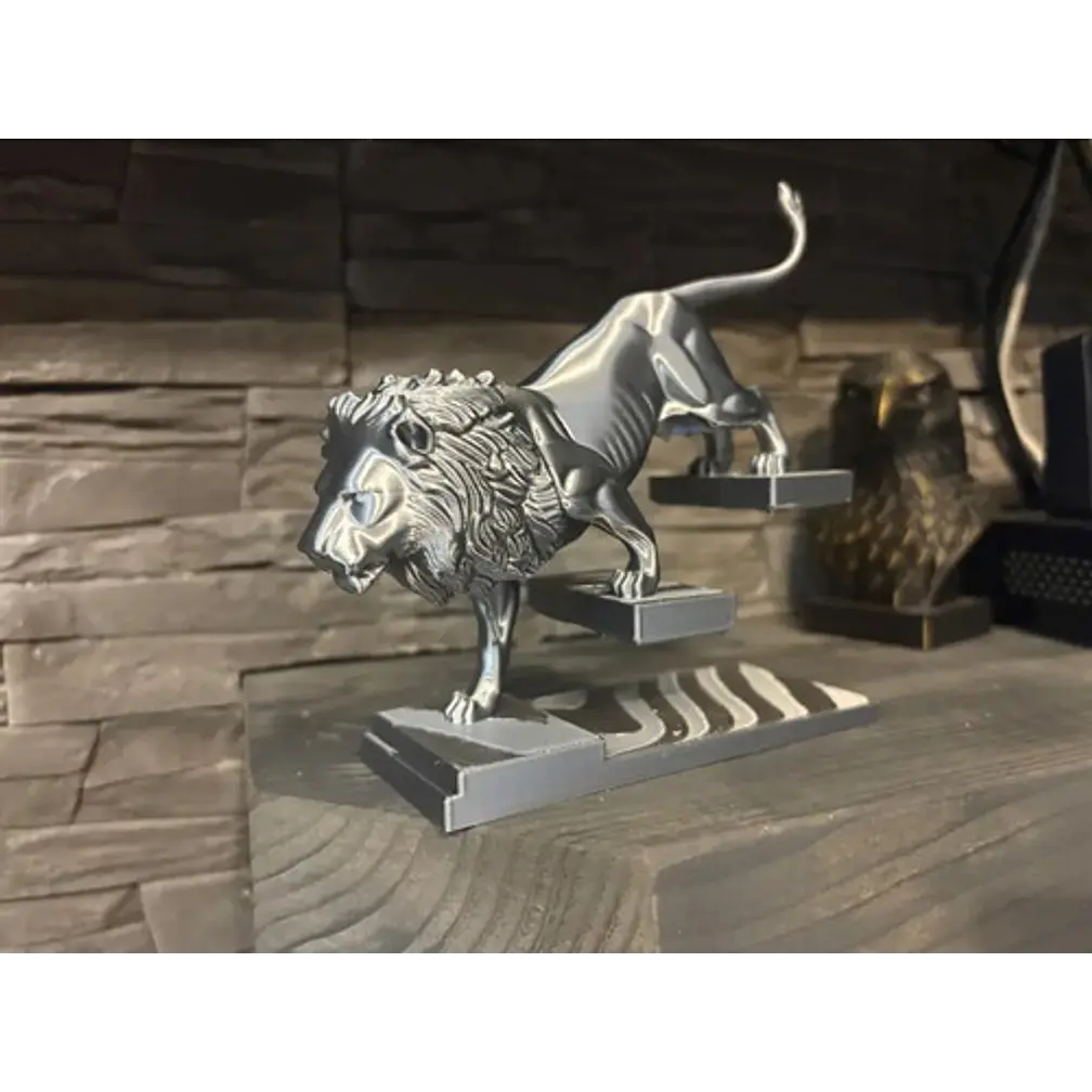 Estatua- León En Escaleras 3