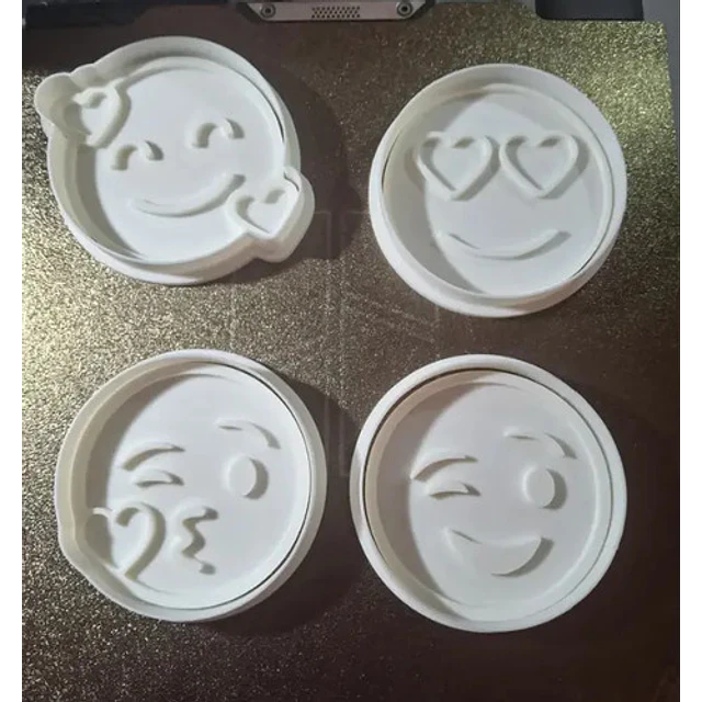Cortadores De Galletas Emoji Love (pack 4 Un)