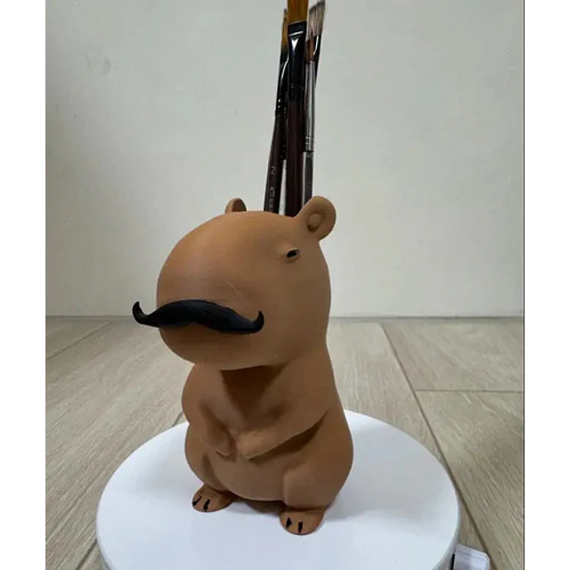 Portalápices De Capibara Con Bigote