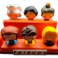 Sofá De Friends Para Figuras De Mcdonalds - Miniatura 1