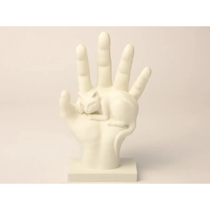 Escultura Gato Durmiendo En Una Mano 1