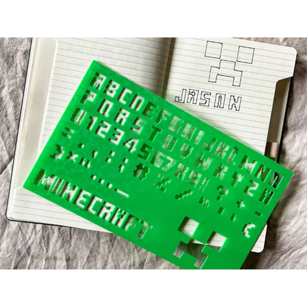 Plantilla De Alfabeto Y Números Con Fuente De Minecraft 1