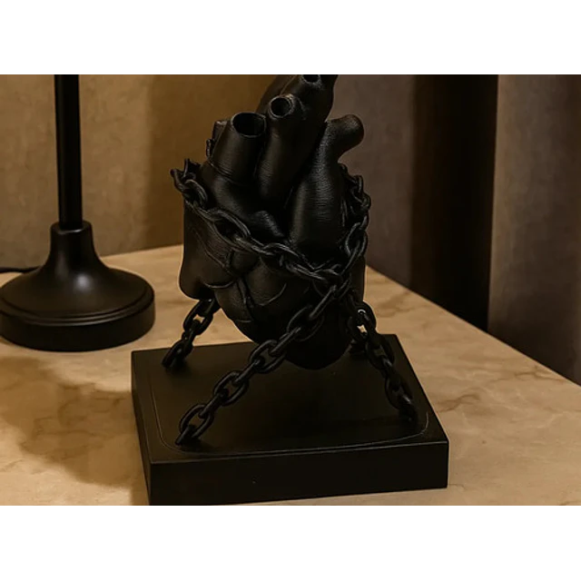Escultura- Corazón Encadenado