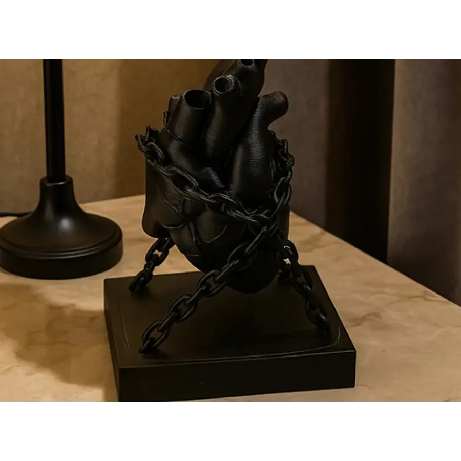 Escultura- Corazón Encadenado
