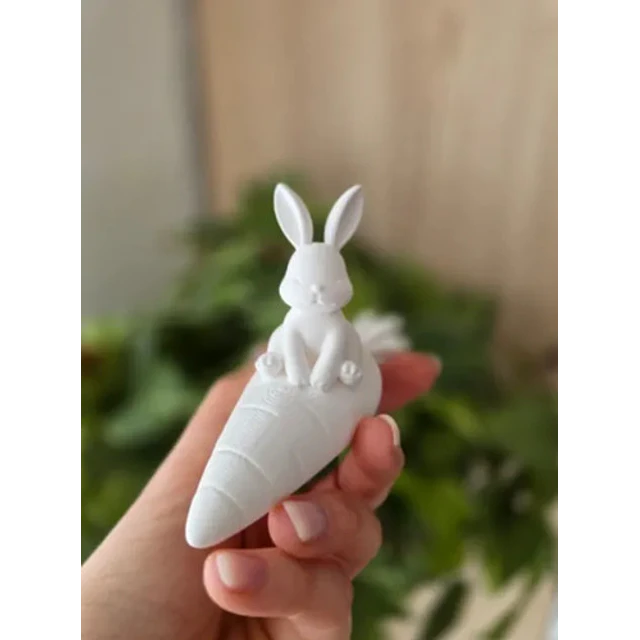 Escultura- Conejo De Pascua Tierno Sobre Zanahoria