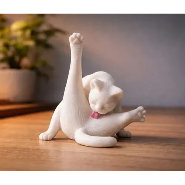 Figura Decorativa- Felino Bañándose