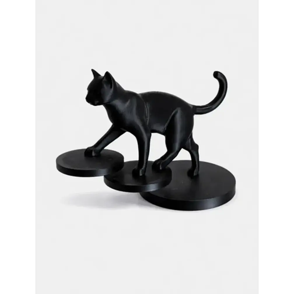 Estatua De Gato Equilibrado 3