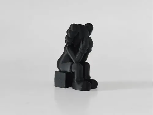 Escultura Estilo Kaws Sentada - Foto 2