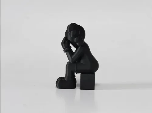 Escultura Estilo Kaws Sentada - Foto 3