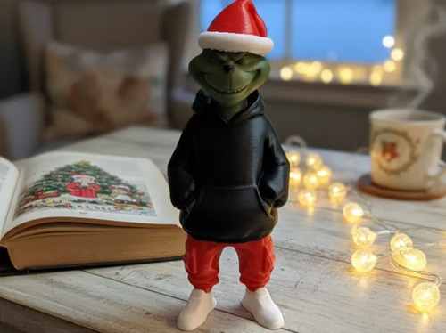 Figura Navideña De Grinch Con Look Urbano