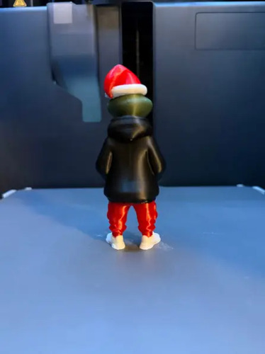 Figura Navideña De Grinch Con Look Urbano - Foto 3
