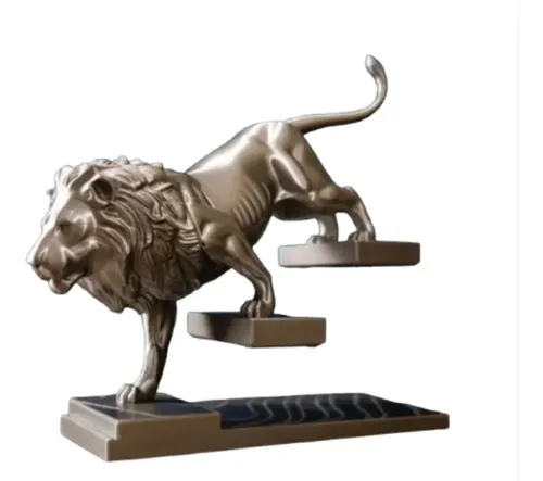 Estatua- León En Escaleras