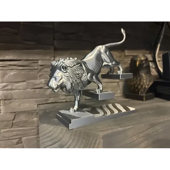 Estatua- León En Escaleras 3