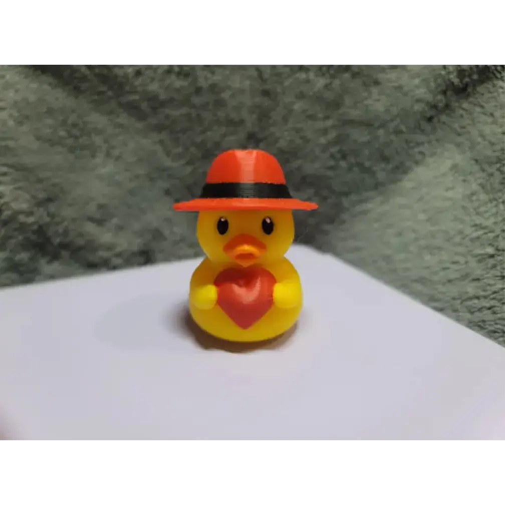 Pato Con Sombrero Sujetando Un Corazón 1