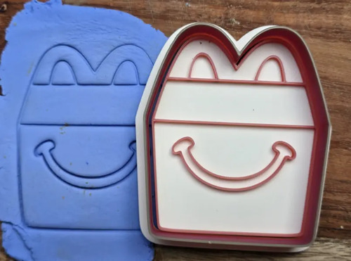 Mc Love Caja Feliz Cortador De Galletas
