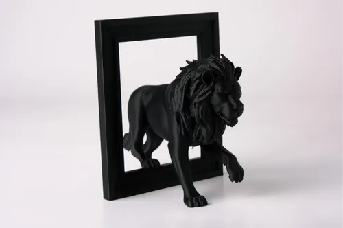 Escultura- León Negro Rompiendo El Marco - Foto 2
