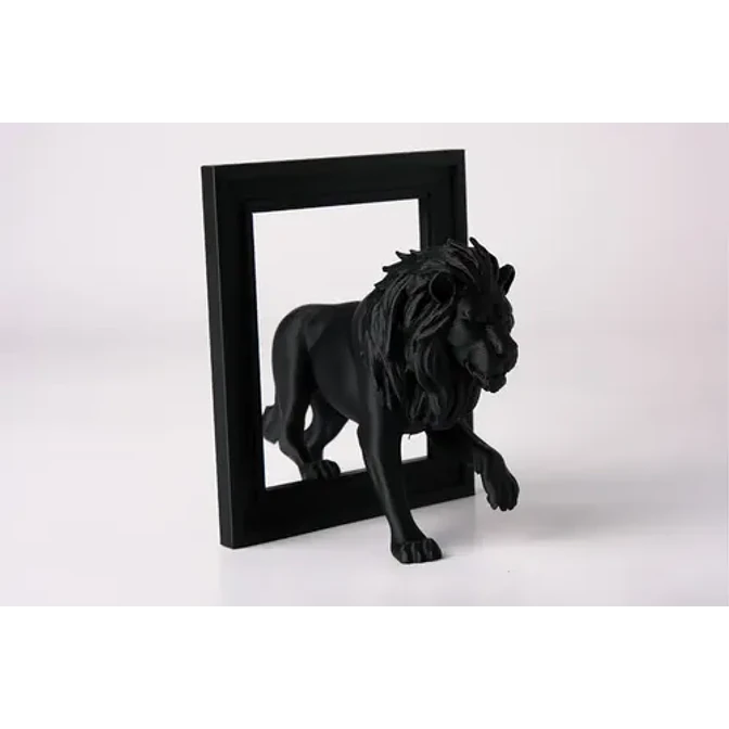 Escultura- León Negro Rompiendo El Marco 2