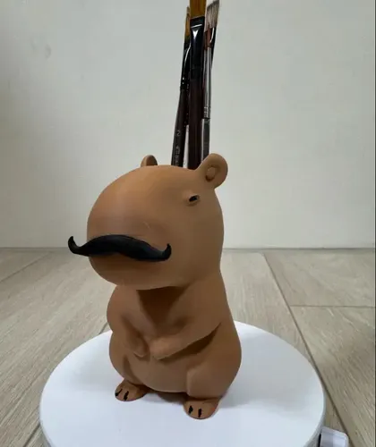 Portalápices De Capibara Con Bigote - Foto 2