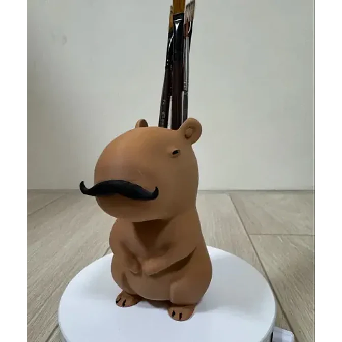 Portalápices De Capibara Con Bigote 2