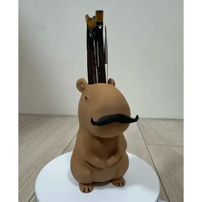 Portalápices De Capibara Con Bigote 4