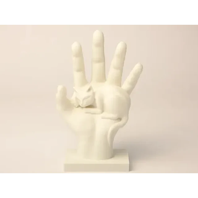 Escultura Gato Durmiendo En Una Mano