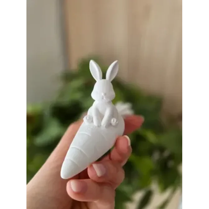 Escultura- Conejo De Pascua Tierno Sobre Zanahoria 2
