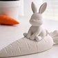 Escultura- Conejo De Pascua Tierno Sobre Zanahoria - Miniatura 3