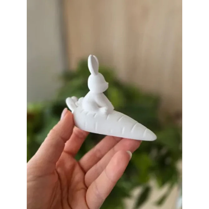 Escultura- Conejo De Pascua Tierno Sobre Zanahoria 4